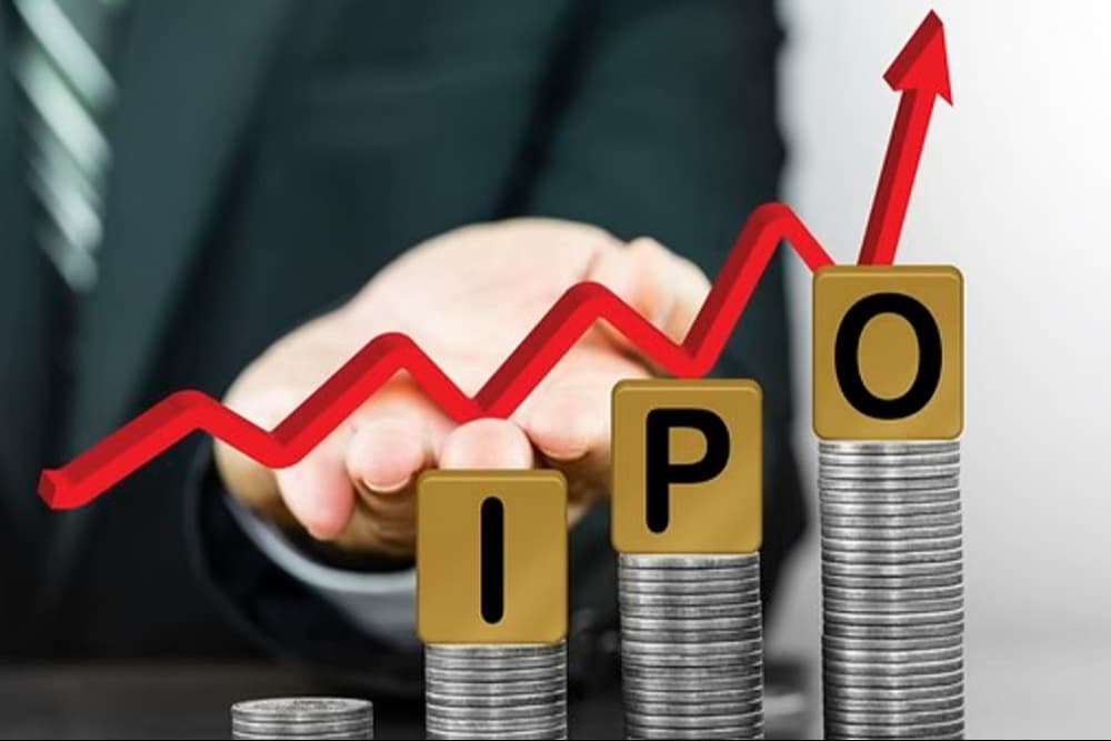 Stacked coins forming the letters IPO with a rising red arrow, symbolising growth and upcoming IPOs by major Kerala-based companies worth Rs 12,000 crore.